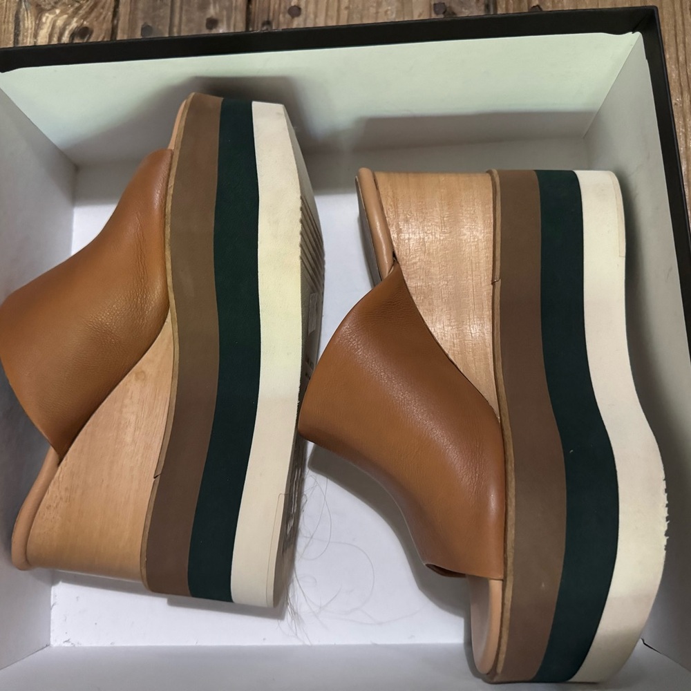 Paloma Barcelo Platform Slides